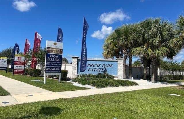 271 Bottle Brush DR photos photos