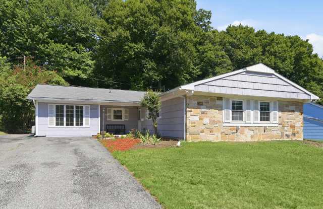 12823 Holiday Lane Gallery 1