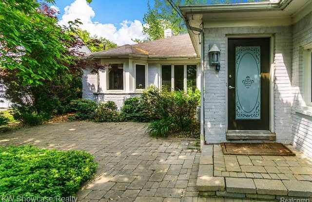 3290 EDGEWOOD PARK Drive Gallery 2