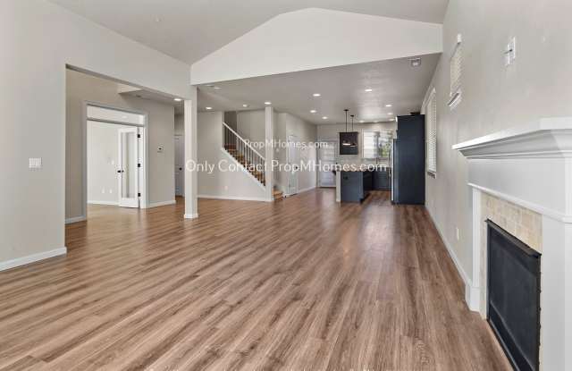 Villebois 3BR/2.5BA Home with Bonus Room, Granite Island & Gas Fireplace! Gallery 1