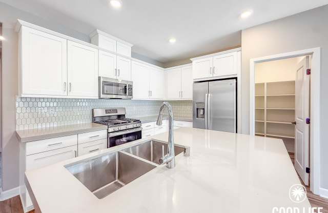 2BD/2BA home in Mira Mesa with Private Balcony, Pool & 2-Car Garage photos photos