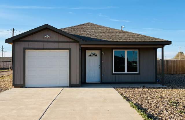 Cozy 3/2/1 in Northeast Lubbock - 3204 East 2nd Place, Lubbock, TX 79403 Cozy 3/2/1 in Northeast Lubbock - 3204 East 2nd Place, Lubbock, TX 79403