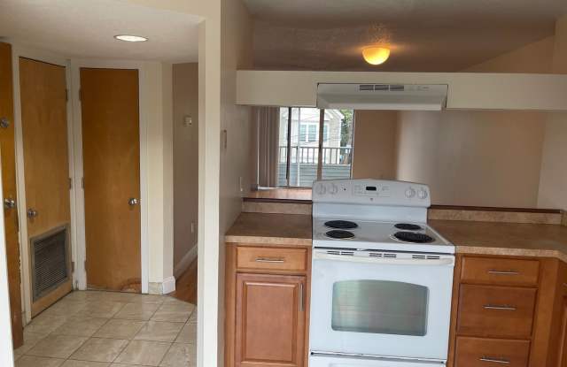 1 FREE MONTH Modern Duplex with Pool, Parking, 2 balconies and 1 deck, Large Bedrooms,1.5 bath Laundry inside Gallery 4