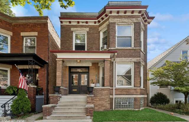 3655 N Hermitage Avenue photos photos