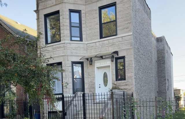 3253 W CRYSTAL Street photos photos