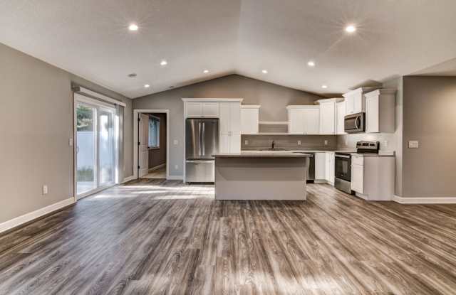 Like New 3 Bedroom Town Home photos photos