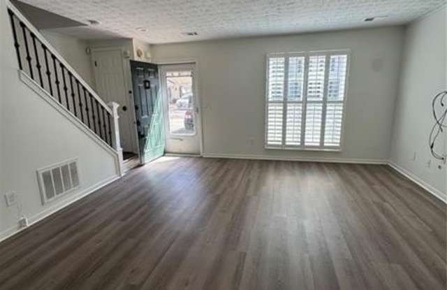 2907 Queen Anne Court Gallery 4