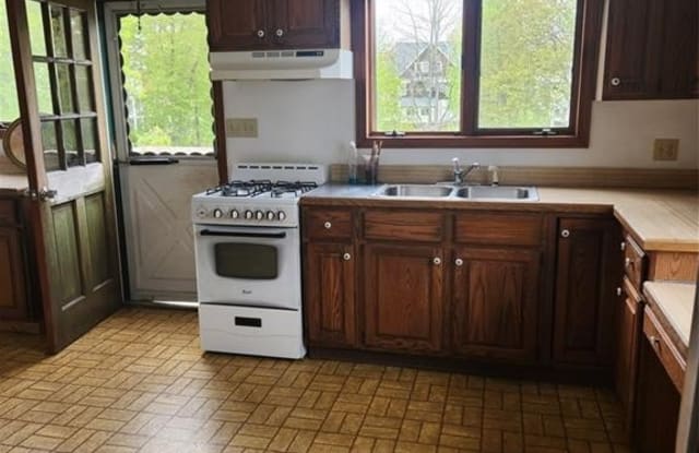 22 Perkins Avenue - 22 Perkins Avenue, Norwich, CT 06360