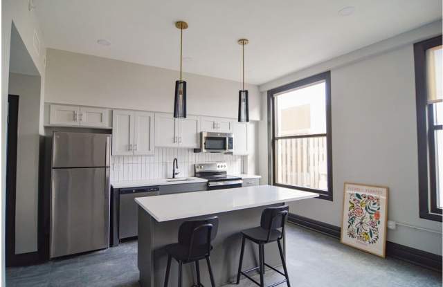 The Carrara on Farnam Gallery 1