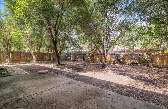 4 Bedroom, 2.5 Bath Home in Vista Oaks Gallery 1