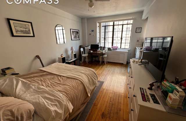 304 East 41st Street Gallery 1
