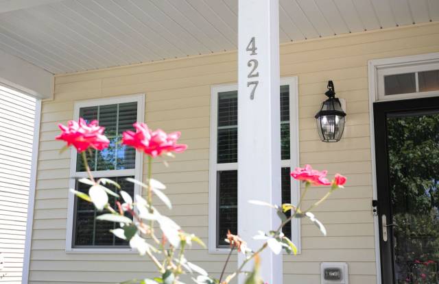 Beautiful 4 Bedroom Home with Fenced in Yard! Located in the Summerdale Neighborhood-Fuquay Varina-Available August 10th! Gallery 3