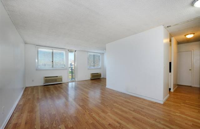 100 MANHATTAN AVE - 100 Manhattan Avenue, Union City, NJ 07087