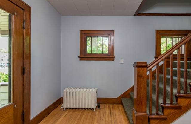 325 North JACKSON Street Gallery 2