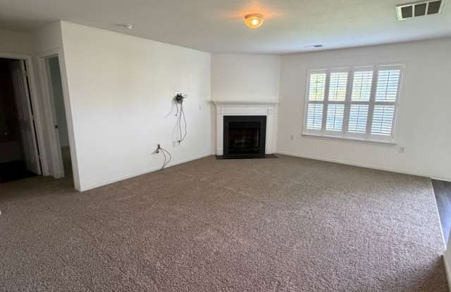 Available for immediate move in! Gallery 4