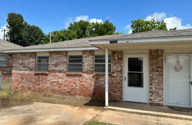 2 Bedroom 1 Bathroom DUPLEX - Located in Choctaw - WON'T LAST LONG! photos photos