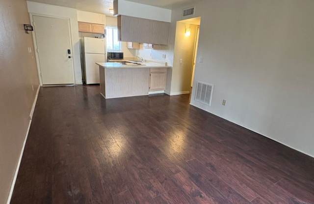 Unfurnished Xanadu Condo! Gallery 4