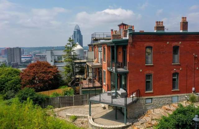 923 Riverview Place Gallery 3