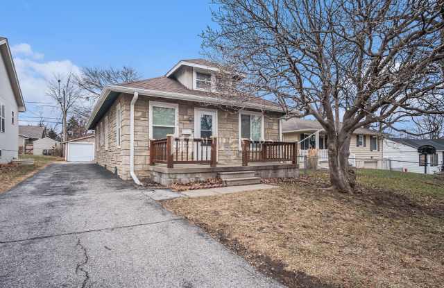 Charming 2 Bedroom Ralston Home! - 7768 Maywood Street, Ralston, NE 68127