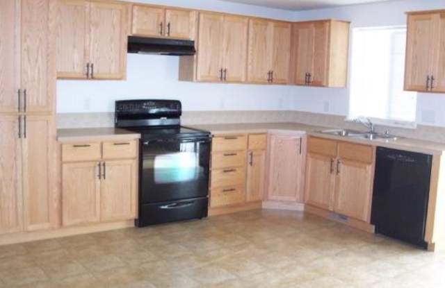 Well-Maintained 4-Bedroom Home with Loft & Fenced Backyard Gallery 4