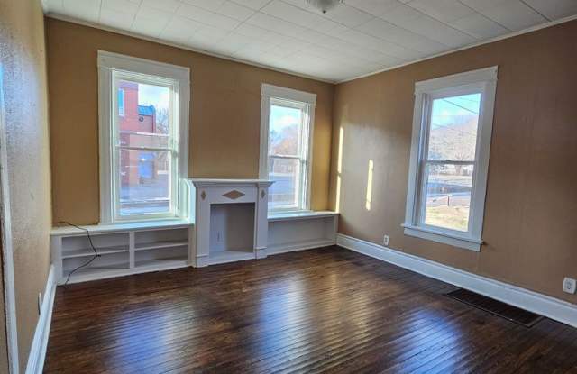 Completely Remodeled 4 bedroom photos photos