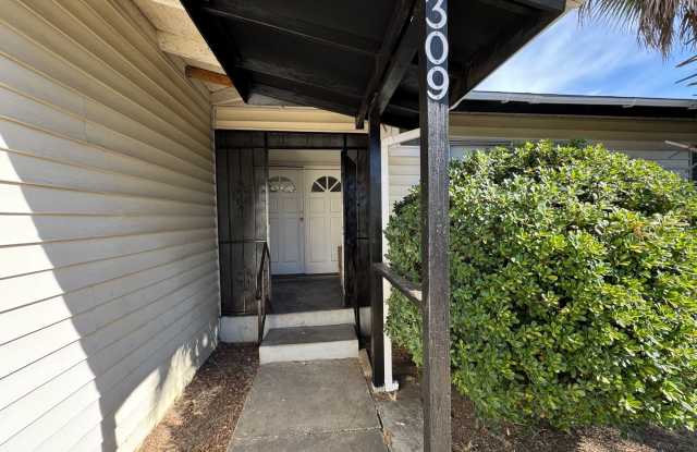 Three Bed, Two Bath Home in North Stockton Gallery 3