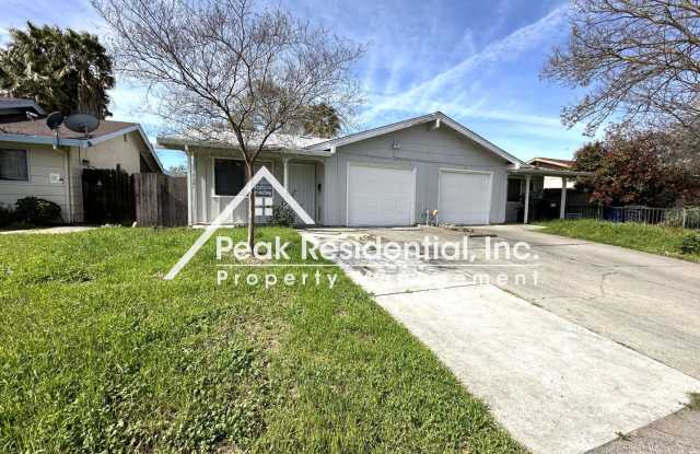 Updated 2bd/1ba North Highlands Duplex with Garage - 4919 Harrison Street, North Highlands, CA 95660