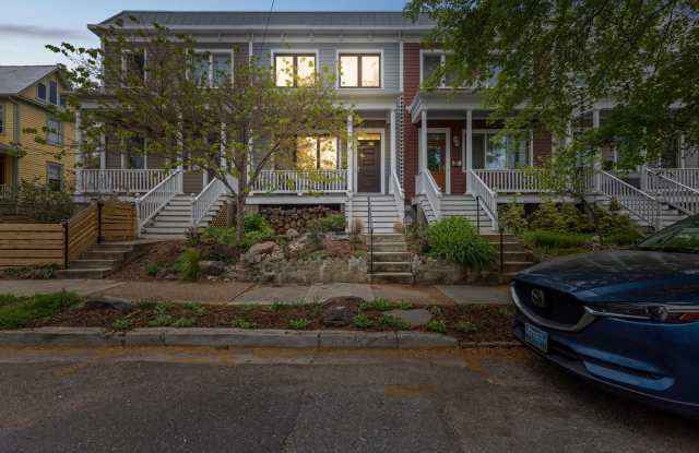 Charming 4BR Townhome in Mount Rainier photos photos