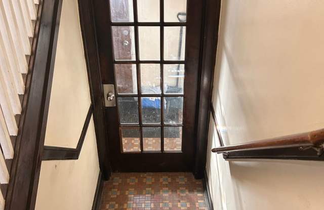 Charming 3BR Duplex in Chicago Gallery 1