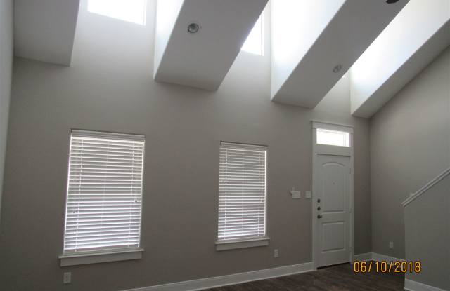 120 Waverly Dr Gallery 4