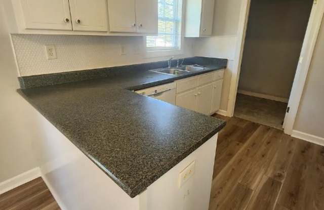 1402 Corbett Avenue Northeast Gallery 2