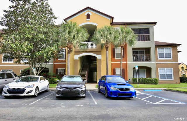 Beautiful 2/2 Condo Located in Crest at Waterford – Orlando! - 814 Crest Pines Drive, Alafaya, FL 32828
