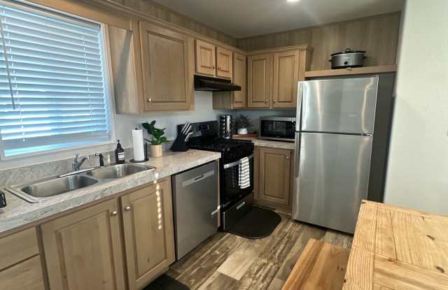 109 Rail Lane Gallery 2