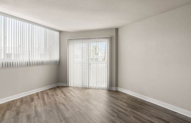 Terraces at La Jolla Village Apartments Gallery 4