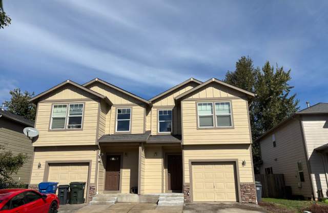 Coming soon 3 Bedroom 2.5 Bath Two Story Duplex Gallery 1
