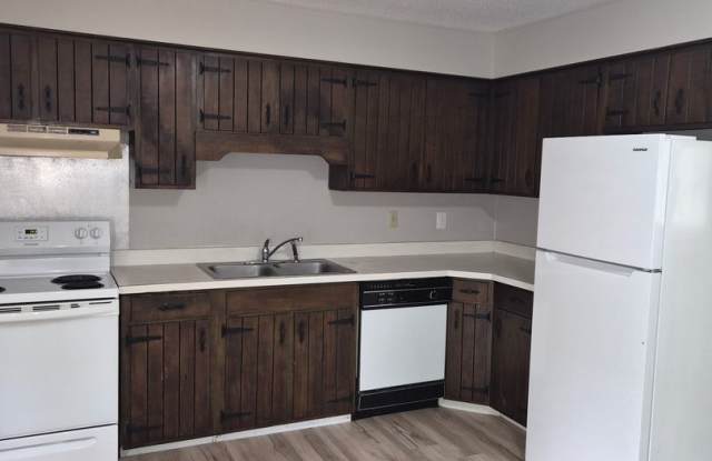 MINUTES FROM VOLKSWAGEN, AMAZON & ENTERPRISE SOUTH! Move in Specials!! Gallery 4