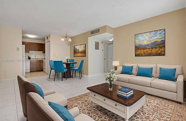 2651 Riverside Dr Gallery 2