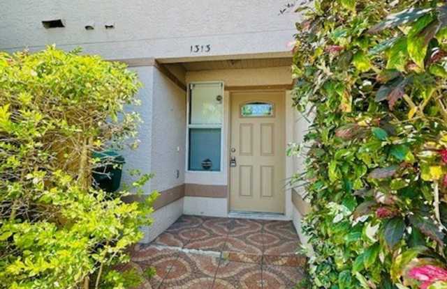 MUST SEE Town home in Winter Garden! Available NOW! photos photos
