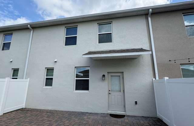 3 bedroom / 2.5 bathroom townhouse on Storey Grove, Winter Garden Gallery 3