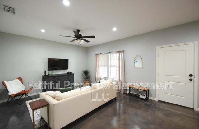 14221 CR 452 2 photos photos