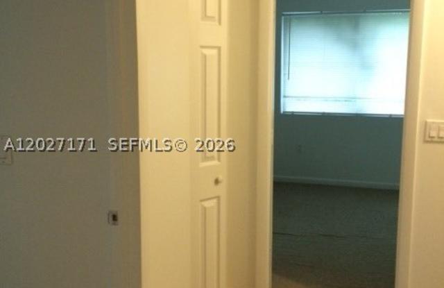 1702 N 28th Ave Gallery 2
