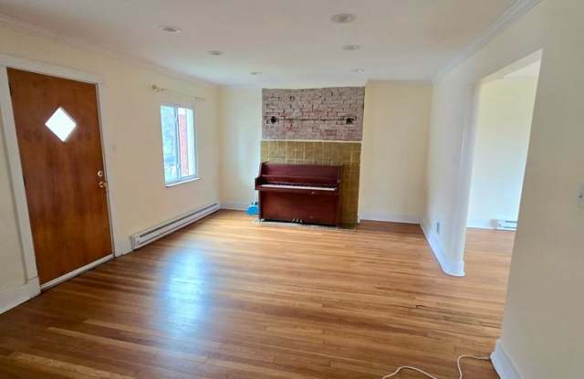 3 Bed, 2 Bath Home in Squirrel Hill - Conveniently Located - Available Now! Gallery 3