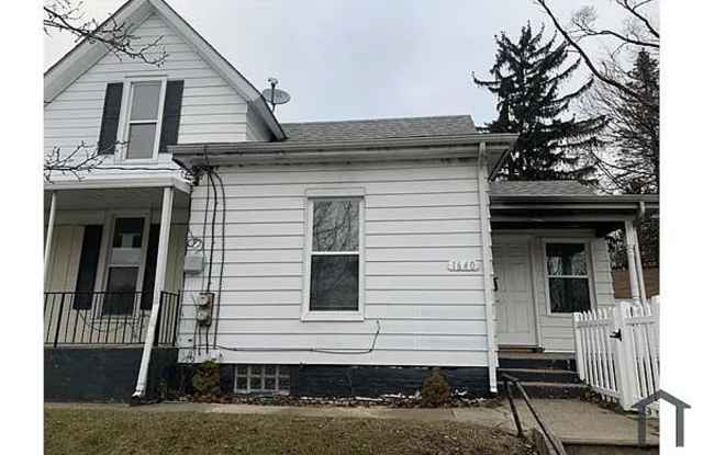 Price Reduced - $1090/month!! 2 bedroom 1 bath duplex includes water! photos photos