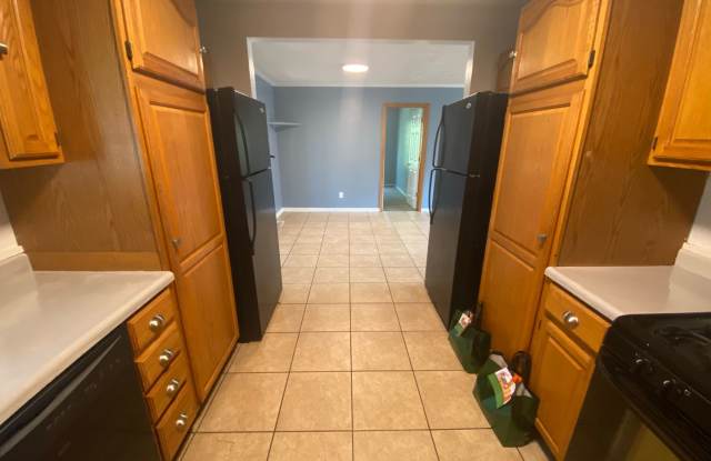 1201 Lafayette - 8 Bed/3 Bath House Near WMU Campus - 1201 Lafayette Avenue, Kalamazoo, MI 49006