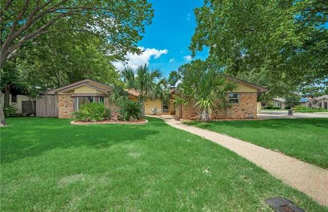 200 Plainview Drive - 200 Plainview Drive, Hurst, TX 76054
