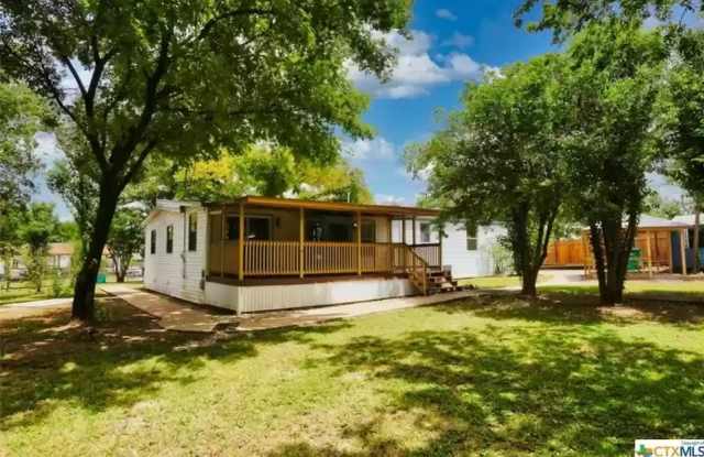 422 E Robin Lane Gallery 3