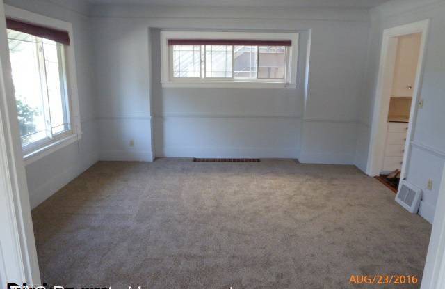 5102 Green Lake Way N Gallery 4