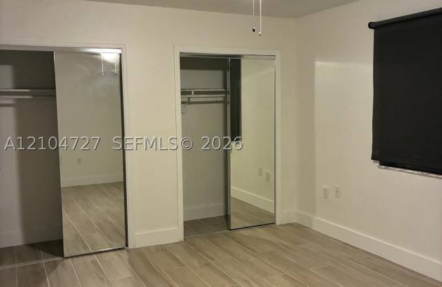 1955 NE 135th St Gallery 1