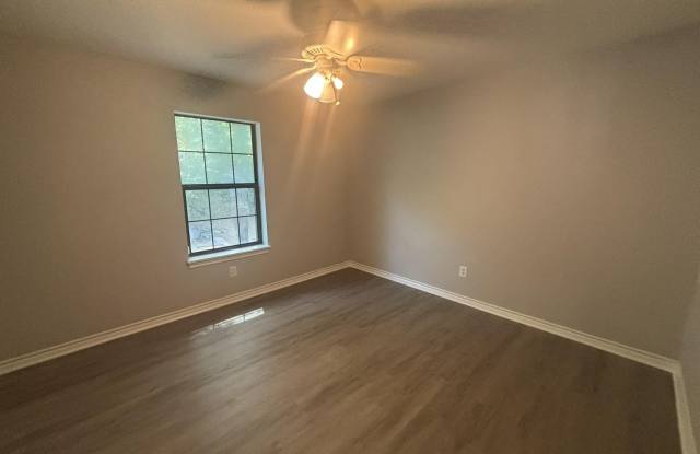 312 E Eddy Gallery 4
