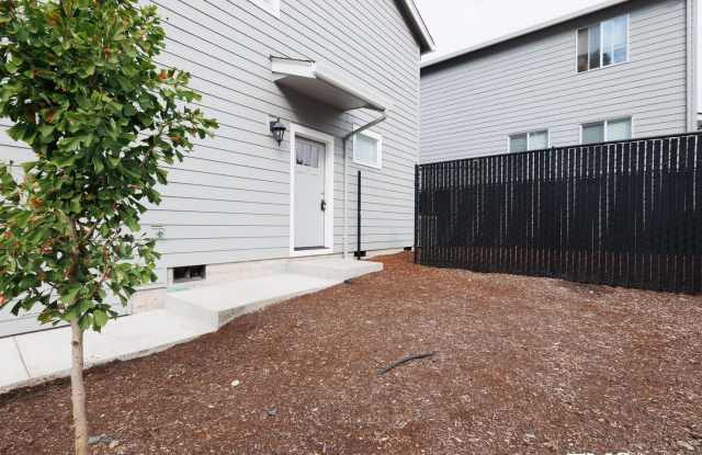 * Cute 3 Bedroom/2.5 Bath W/ Garage Now Leasing * Gallery 3